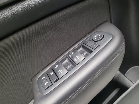 Used 2015 Chrysler 200 Limited w/ Convenience Group FWD image 27
