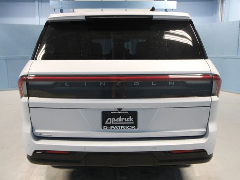New 2026 Lincoln Navigator Reserve AWD/4WD image 29