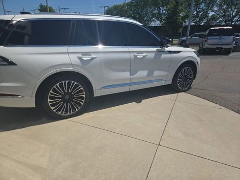 Used 2025 Lincoln Aviator Black Label AWD/4WD image 14