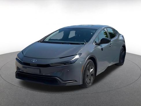 Used 2025 Toyota Prius LE FWD image 7