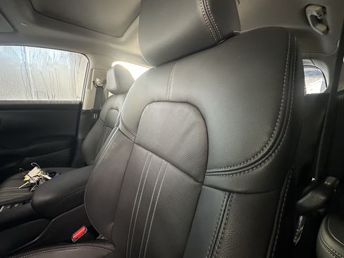 Used 2024 Honda HR-V EX-L image 7