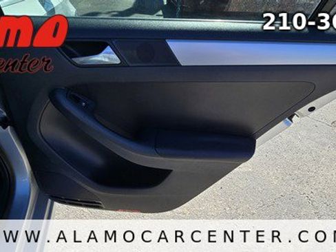 Used 2012 Volkswagen Jetta SEL image 25