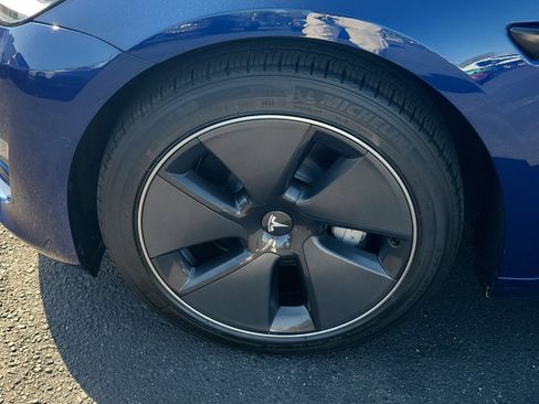 Used 2021 Tesla Model 3 Standard Range Plus image 11