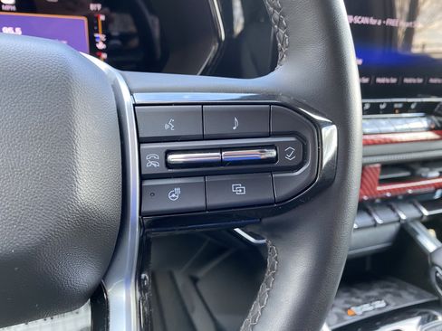 Used 2023 Chevrolet Colorado LT w/ LT Convenience Package III image 19