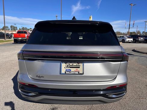 Used 2024 Lincoln Nautilus Reserve image 4