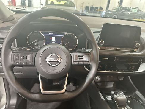 Used 2022 Nissan Rogue SV image 11