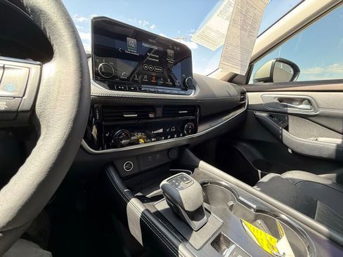 Used 2023 Nissan Rogue Platinum FWD image 12