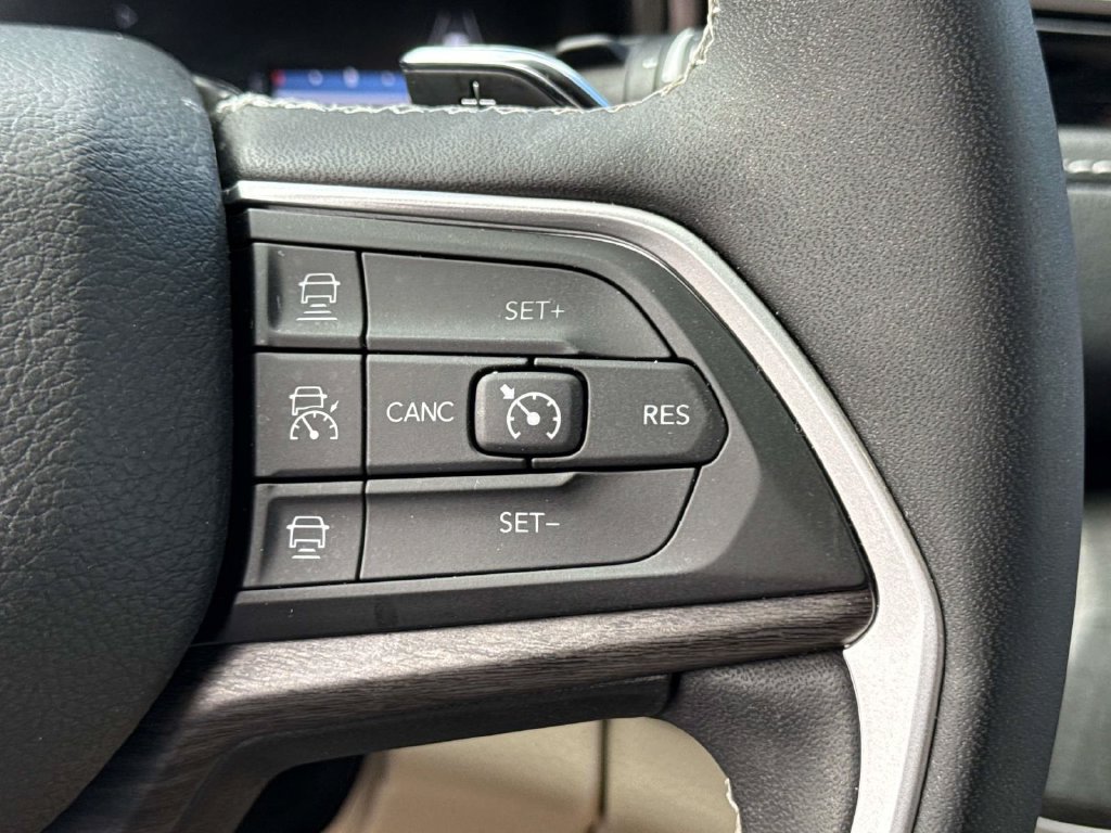 Used 2023 Jeep Grand Cherokee 4WD 4xe w/ Luxury Tech Group II image 24