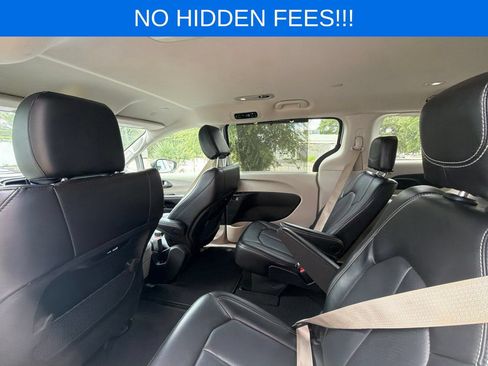 Used 2024 Chrysler Pacifica Touring-L FWD image 31