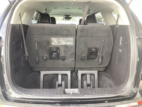 Used 2023 Kia Carnival LX FWD image 12