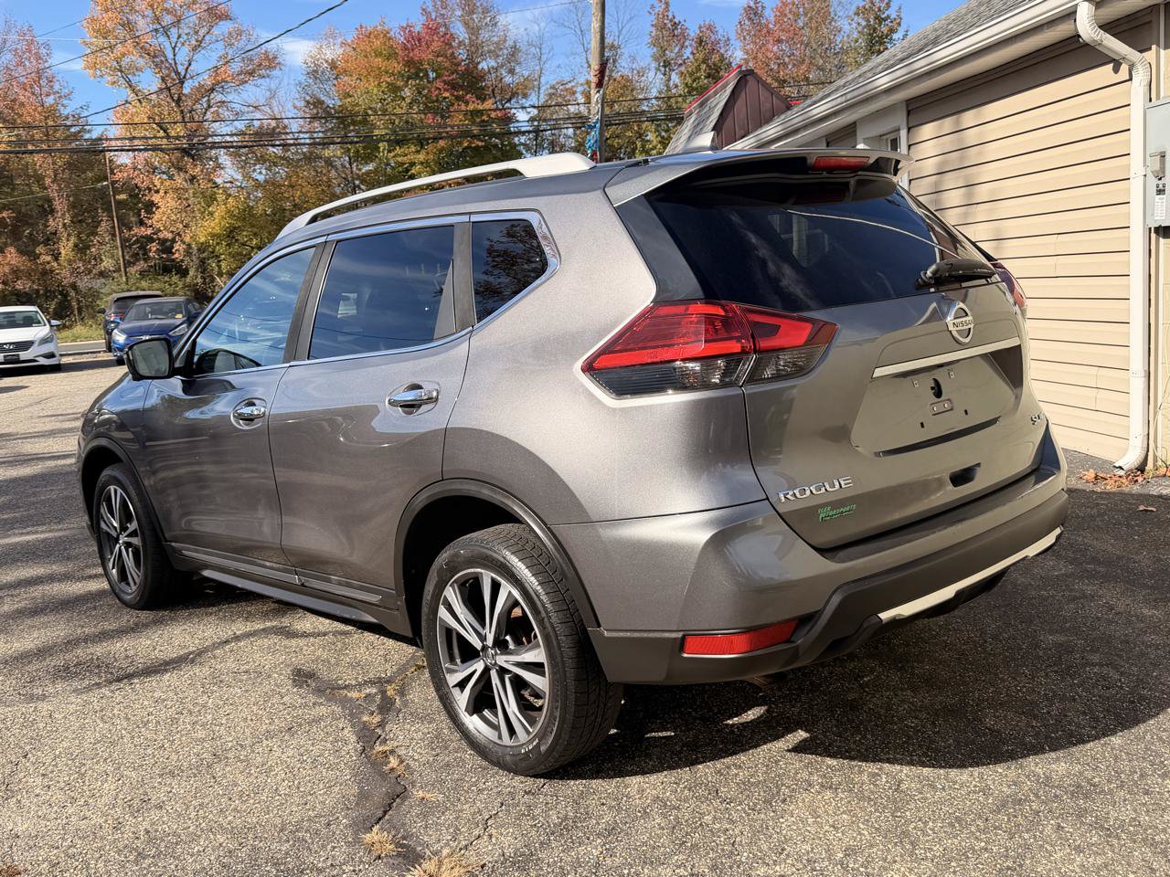 Used 2017 Nissan Rogue SL w/ SL Premium Package AWD/4WD image 4