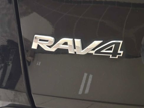 Certified 2021 Toyota RAV4 XLE Premium AWD/4WD image 7