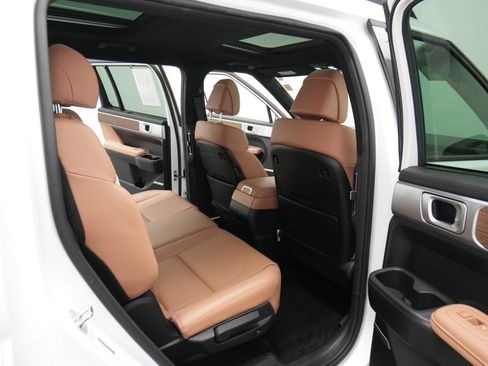 Used 2025 Hyundai Santa Fe Limited AWD/4WD image 37