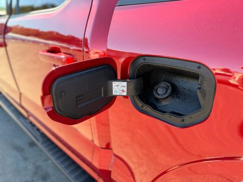 Used 2023 Ford F150 Lariat w/ Equipment Group 502A High image 28