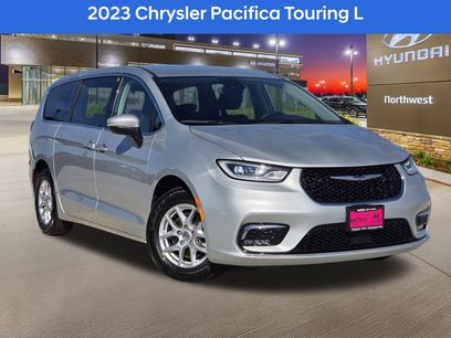 Used 2023 Chrysler Pacifica Touring-L
