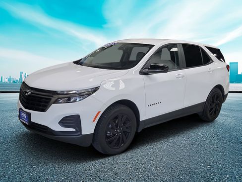 Used 2023 Chevrolet Equinox LS w/ LS Convenience Package image 2