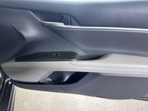 Used 2023 Toyota Camry SE image 9
