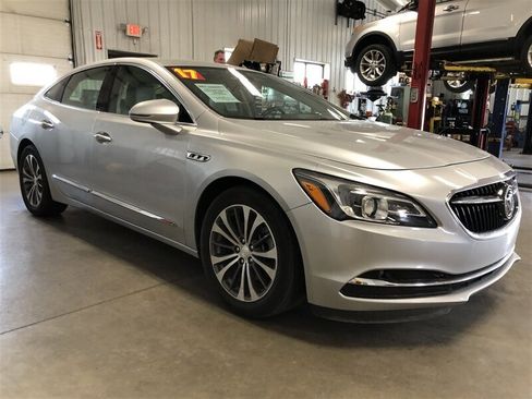 Used 2017 Buick LaCrosse Essence image 5