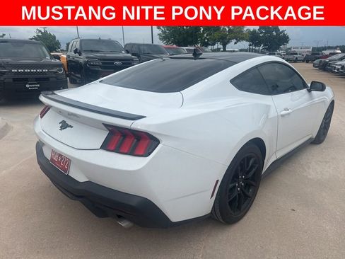 Used 2025 Ford Mustang Coupe RWD image 3