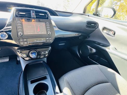 Used 2020 Toyota Prius LE image 19