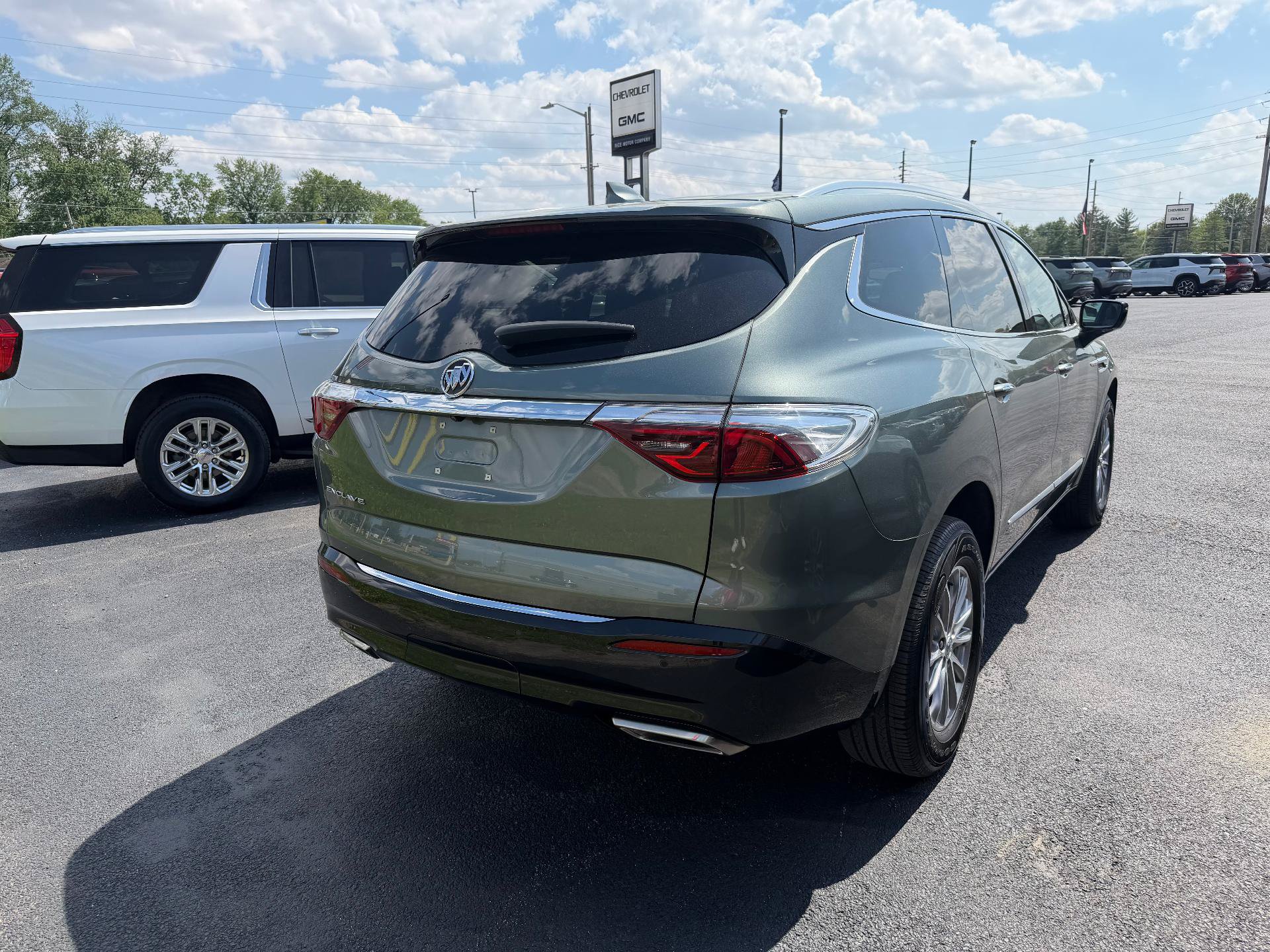 Used 2023 Buick Enclave Essence FWD image 4