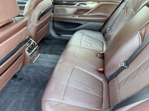 Used 2019 BMW 750i w/ Executive Package RWD image 27