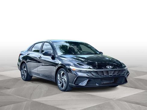 Used 2025 Hyundai Elantra Sport w/ Cargo Package FWD image 2