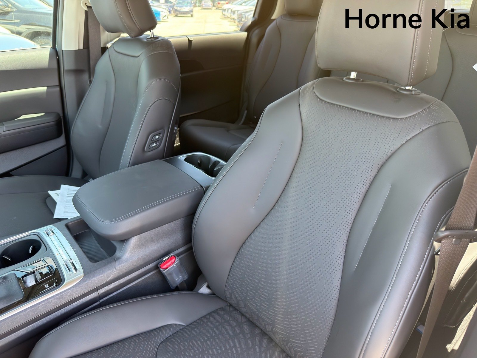 New 2026 Kia Carnival SX w/ SX Dark Edition Package FWD image 10