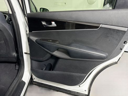 Used 2019 Kia Sorento FWD image 27
