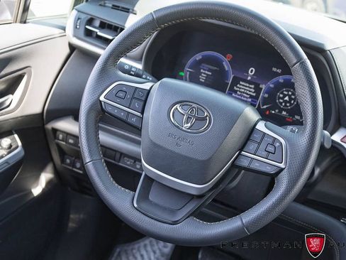 Used 2025 Toyota Sienna XLE Woodland Edition AWD/4WD image 40