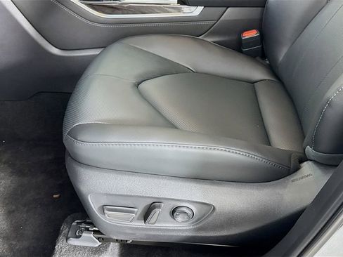New 2025 Toyota Highlander Limited image 21
