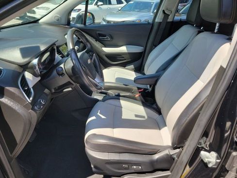 Used 2019 Chevrolet Trax LT w/ LT Convenience Package FWD image 19