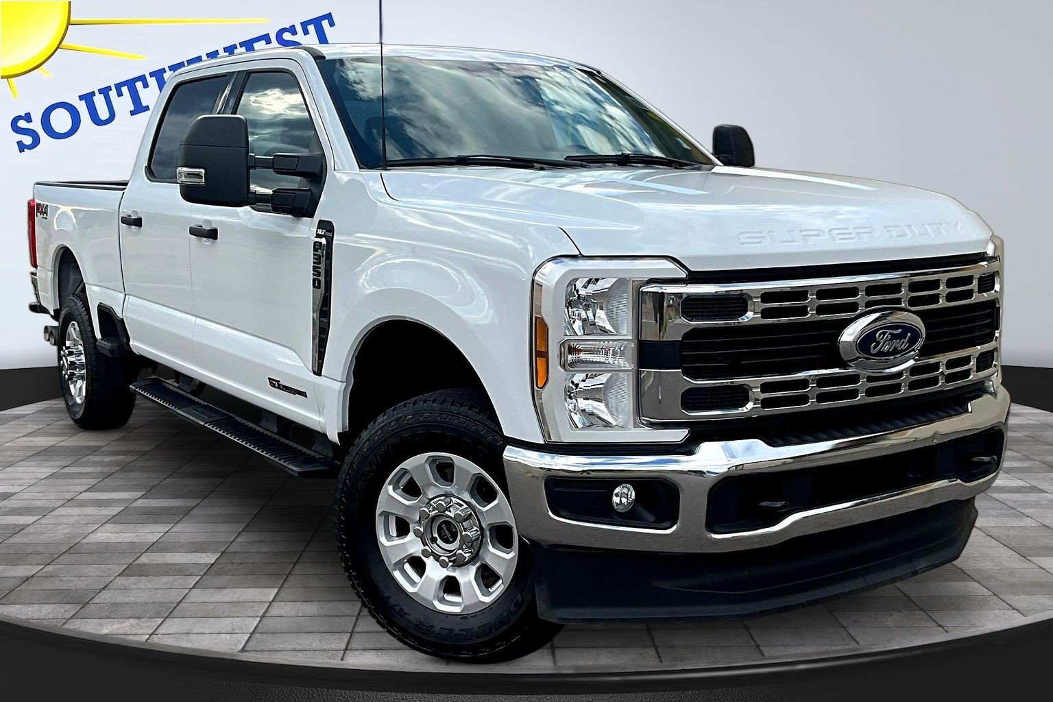 Used 2024 Ford F350 XLT w/ FX4 Off-Road Package AWD/4WD image 3