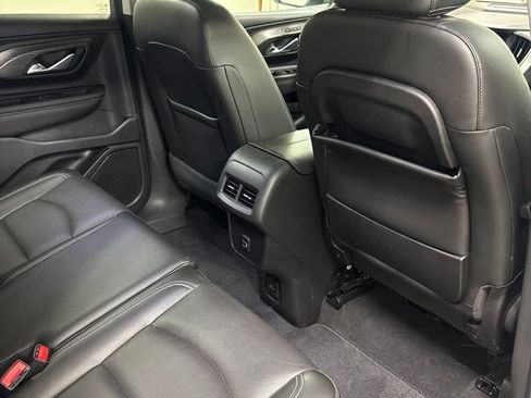 Used 2023 GMC Terrain SLT w/ Tech Package FWD image 32