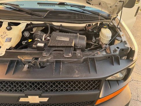 Used 2013 Chevrolet Express 2500 RWD image 10