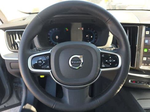 Certified 2025 Volvo XC60 B5 Plus image 8