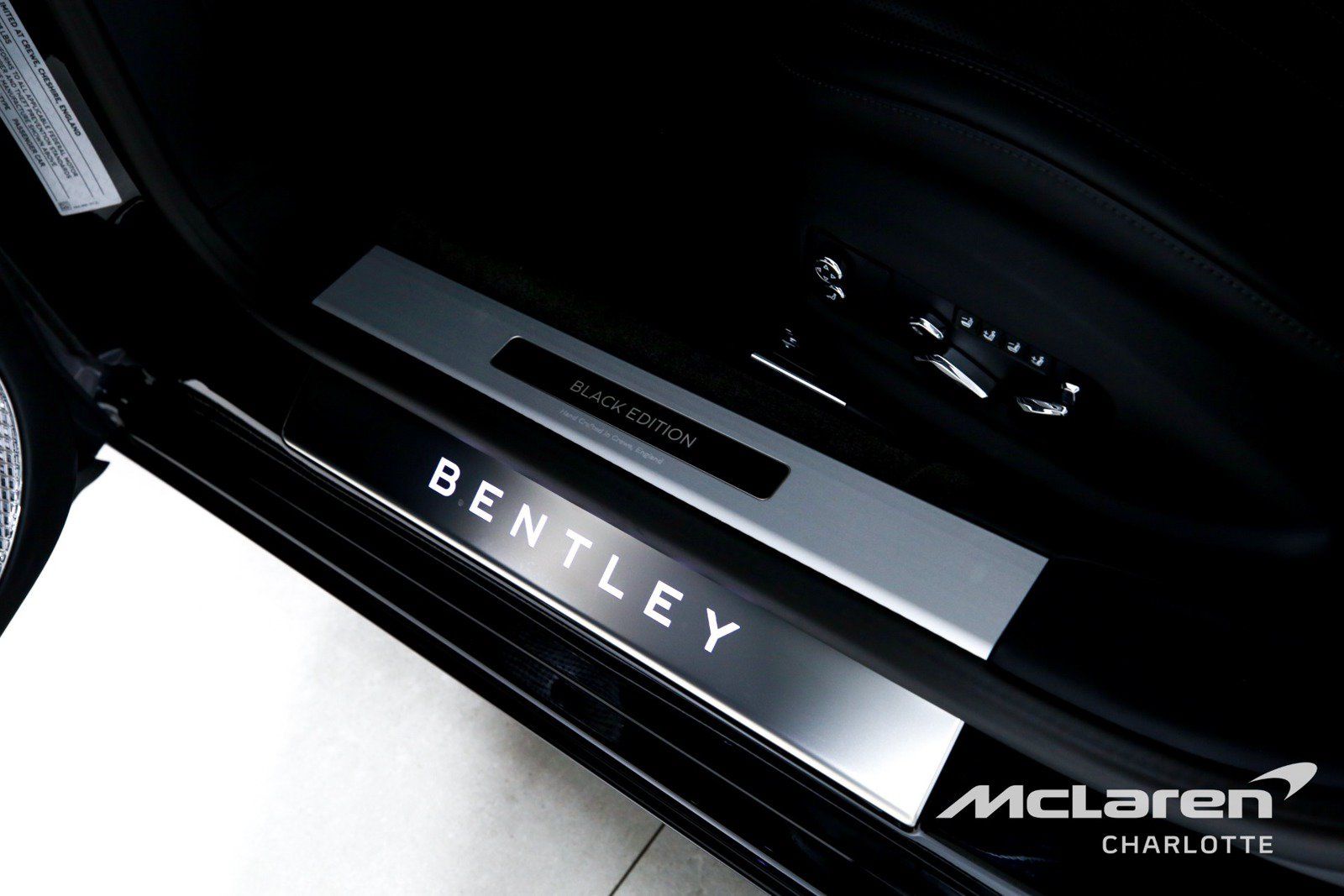 Used 2025 Bentley Flying Spur Plug-In Hybrid AWD/4WD image 16