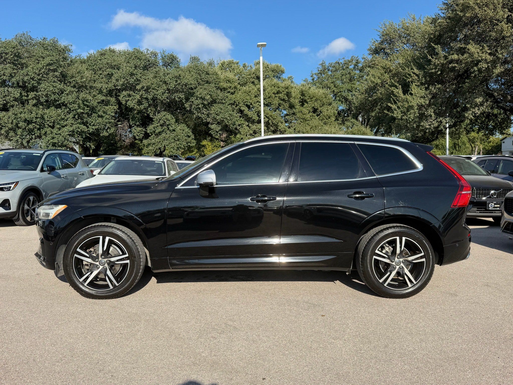 Used 2019 Volvo XC60 T5 R-Design w/ Protection Package Premier FWD image 3