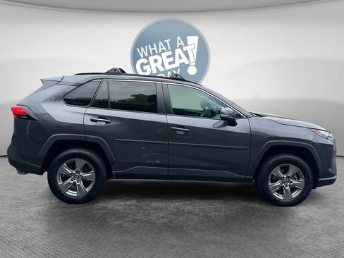 Used 2022 Toyota RAV4 XLE w/ Convenience Package AWD/4WD image 2