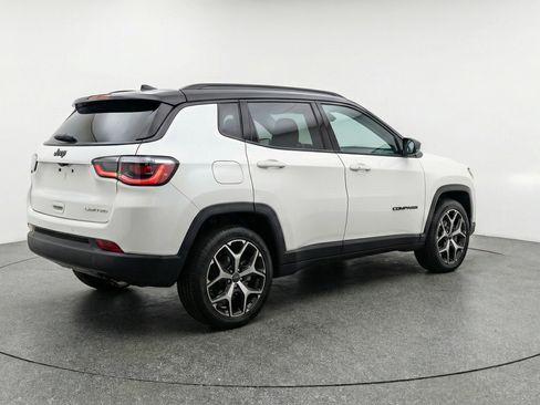 Used 2025 Jeep Compass Limited AWD/4WD image 9