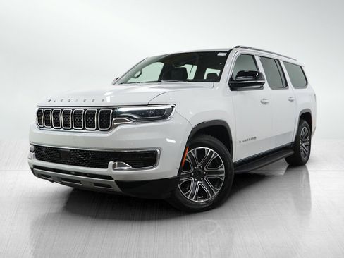 Used 2025 Jeep Wagoneer L Series II w/ 8-pass Seating Package AWD/4WD image 1