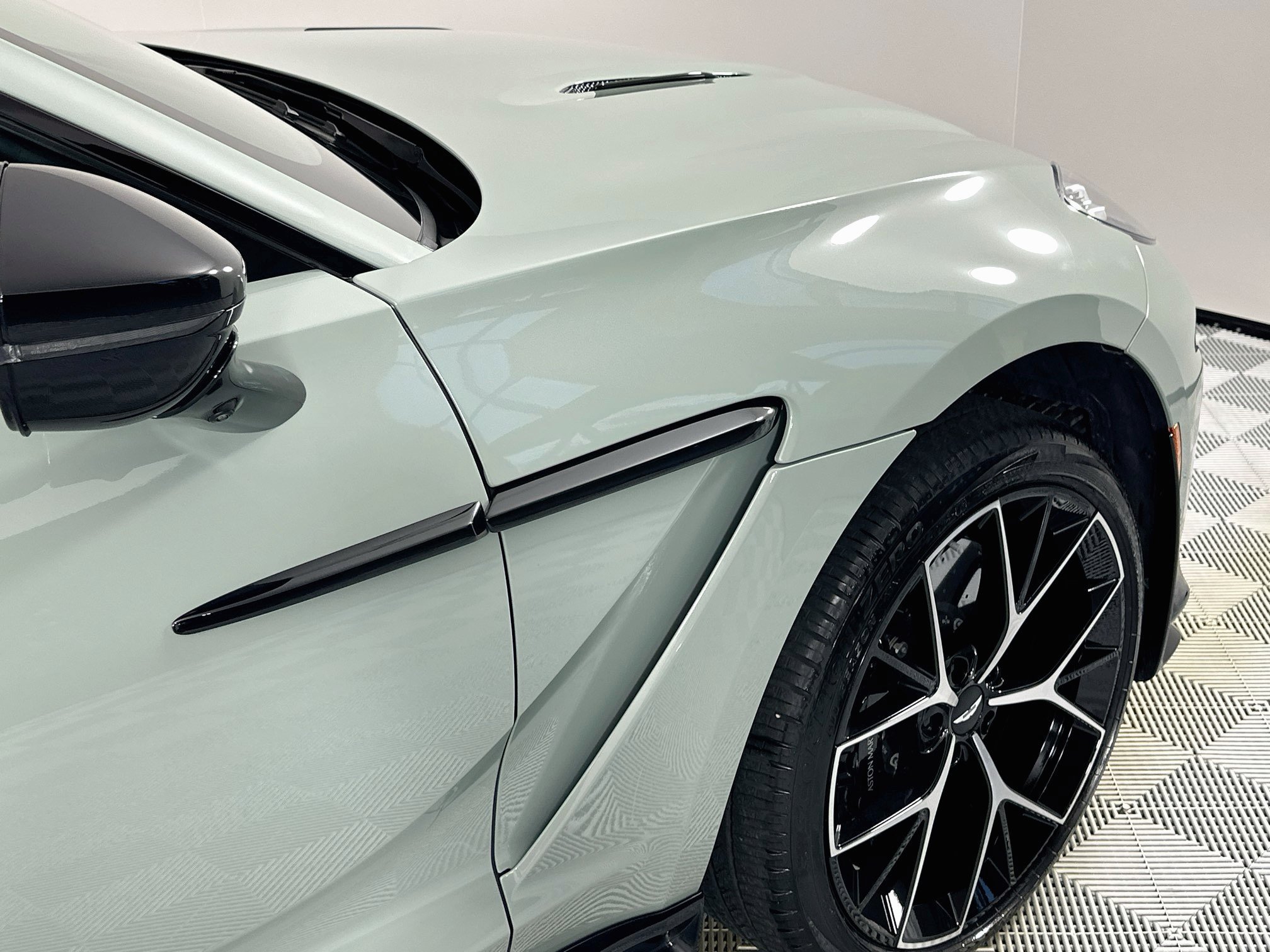 Used 2025 Aston Martin DBX 707 AWD/4WD image 9