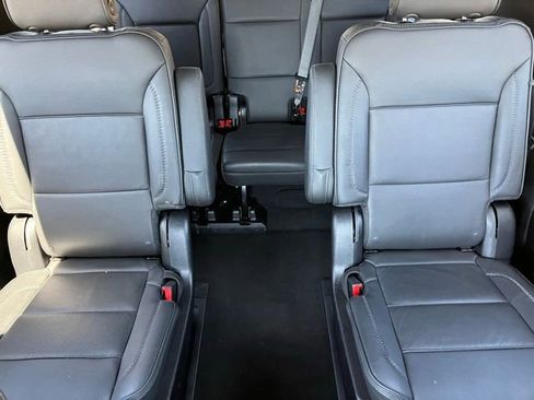Used 2025 GMC Yukon XL Denali AWD/4WD image 30