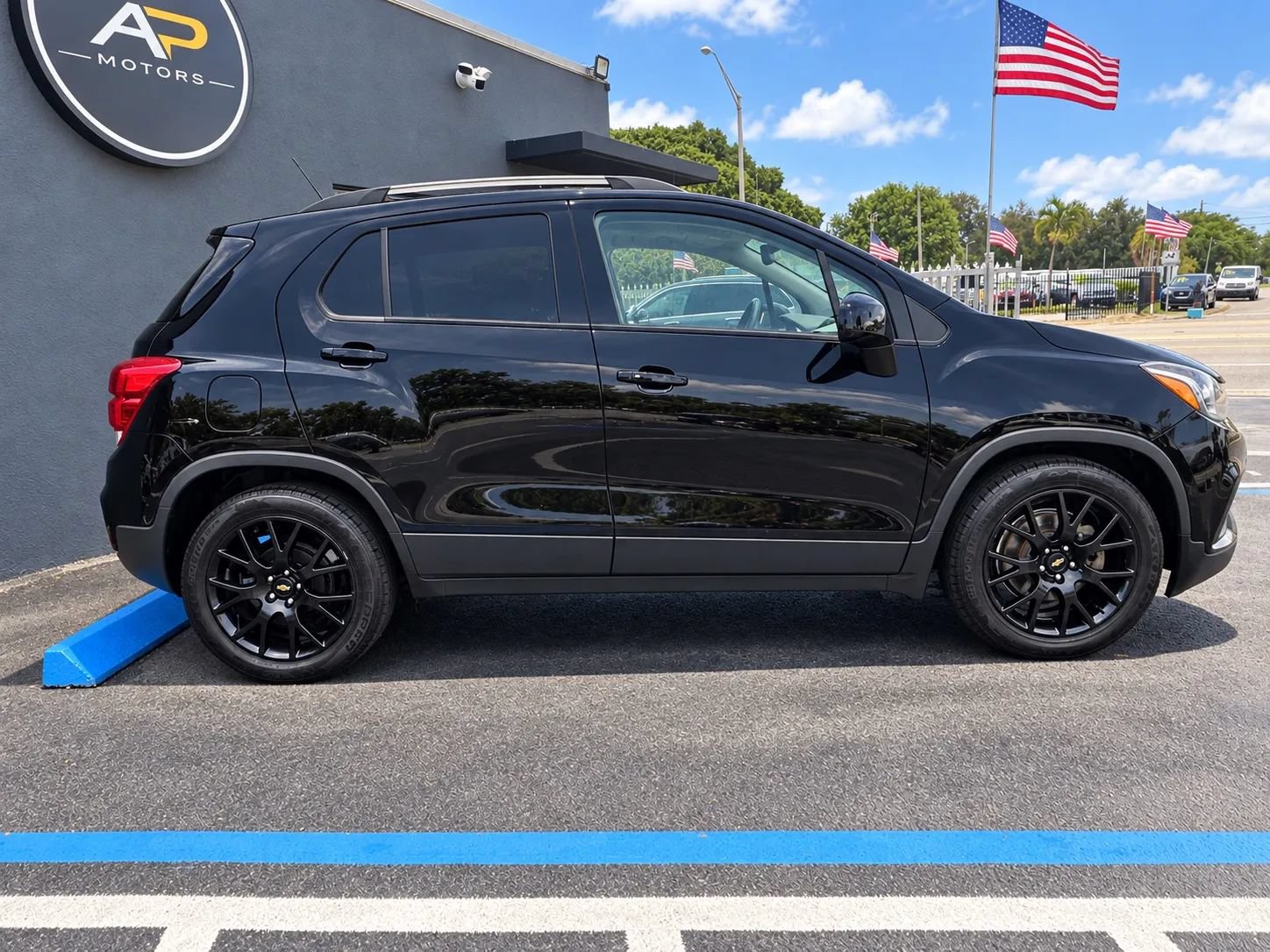 Used 2021 Chevrolet Trax LT w/ Midnight Edition FWD image 6