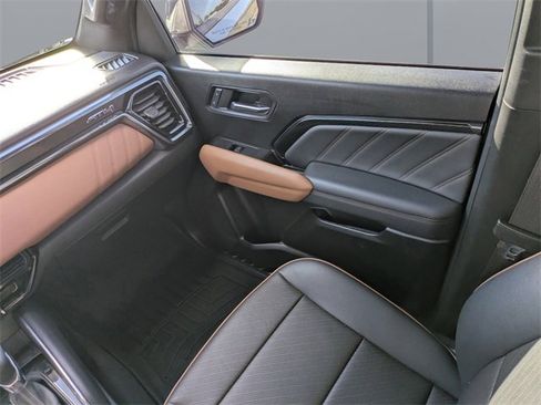 Used 2024 GMC Canyon AT4 w/ AT4 Premium Package image 17