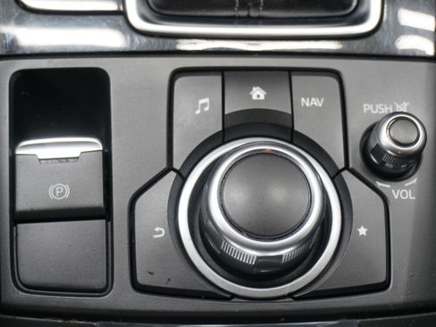 Used 2018 MAZDA MAZDA3 Sport FWD image 16