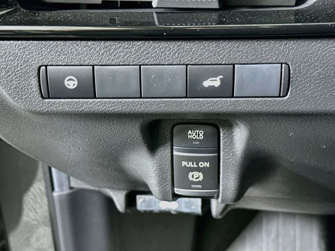 Used 2025 Nissan Murano SV AWD/4WD image 16