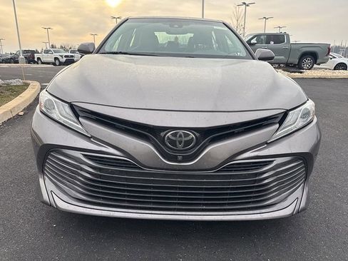 Used 2018 Toyota Camry XLE image 2