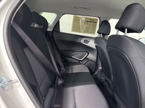 Used 2025 Kia Soul LX w/ LX Technology Package FWD image 22