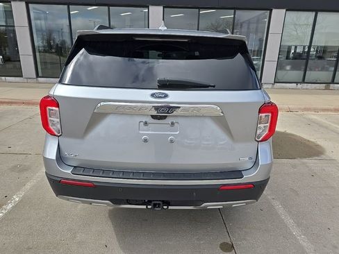 Used 2020 Ford Explorer XLT w/ Equipment Group 202A image 5
